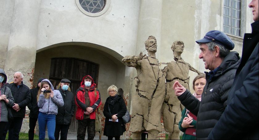 Uroczystości przed synagogą w Orli