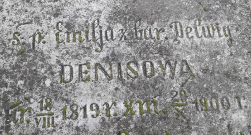 Tablica na nagrobku baronowej Emilii von Delwig na cmentarzu w Śledzianowie