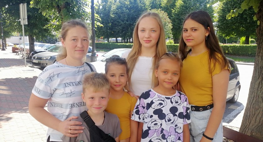 Zdjecie: Ukrainki w Siemiatyczach. Trzecia od prawej pierwsza ukraińska maturzysta LO w Siemiatyczach