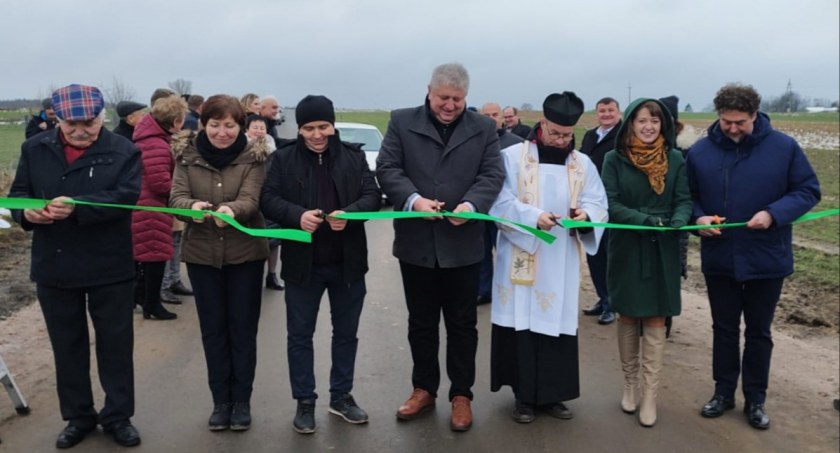 zdjęcie przedstawia otwarcie drogi w Dzieciołach