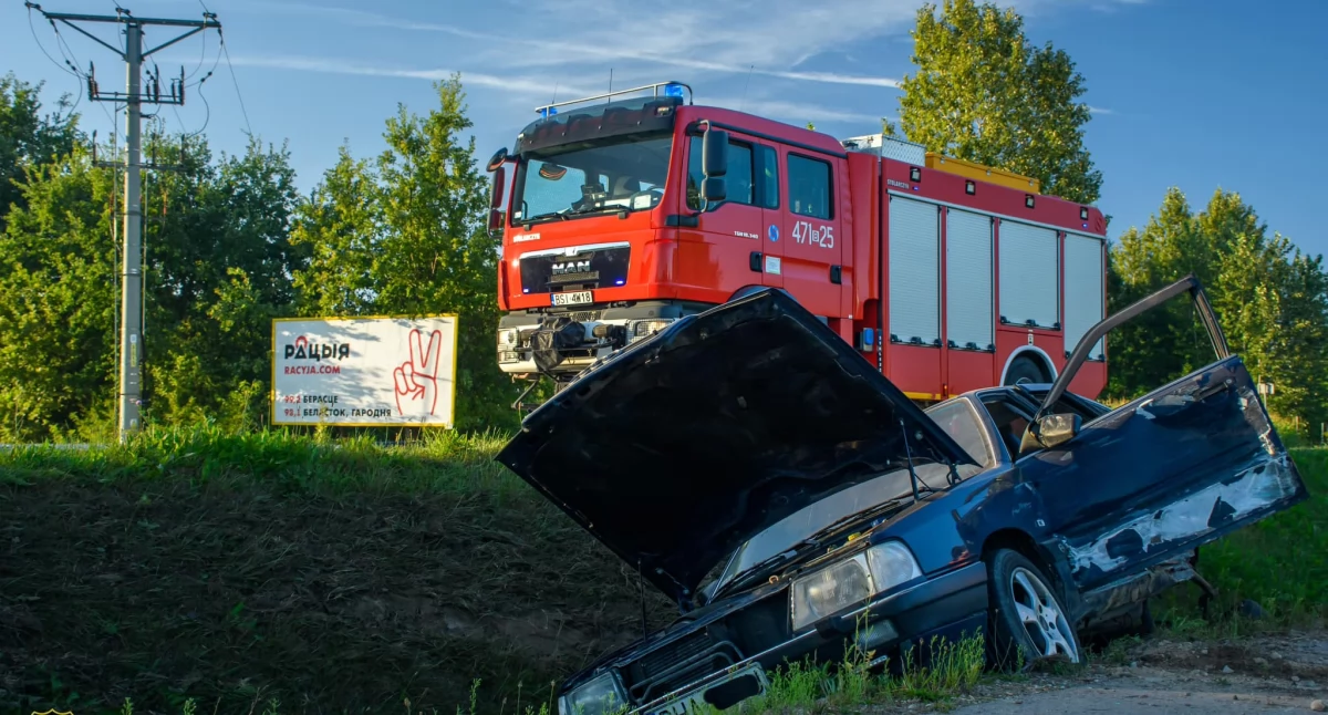 Wypadki drogowe, Wypadek Siemiatyczach żyje jeden kierowców - zdjęcie, fotografia