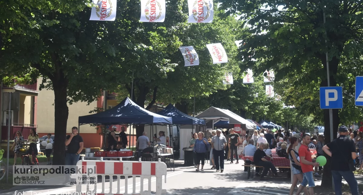 Zjdięci przedstawia ul Pałacowa Siemiatycze podczas festynu pn Podlaskie Święto Sera Camembert. fpt Jacek Piotrowski