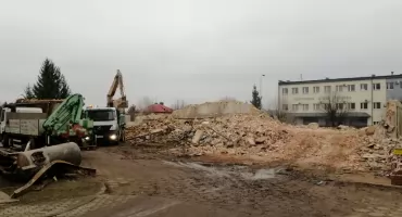 Znika budynek zrujnowanego kina