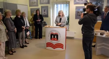 Historia na kaflach spisana    